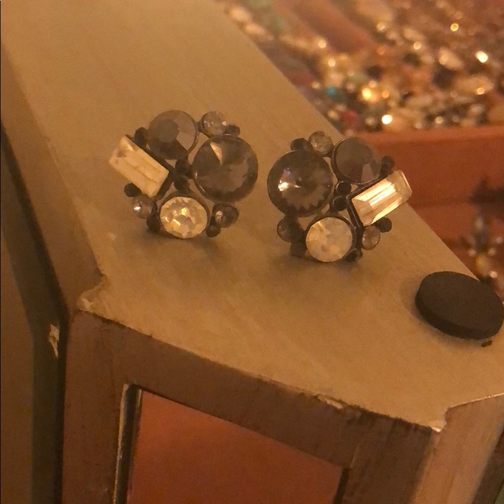 Jeweled cluster earrings - Picture 5 of 11